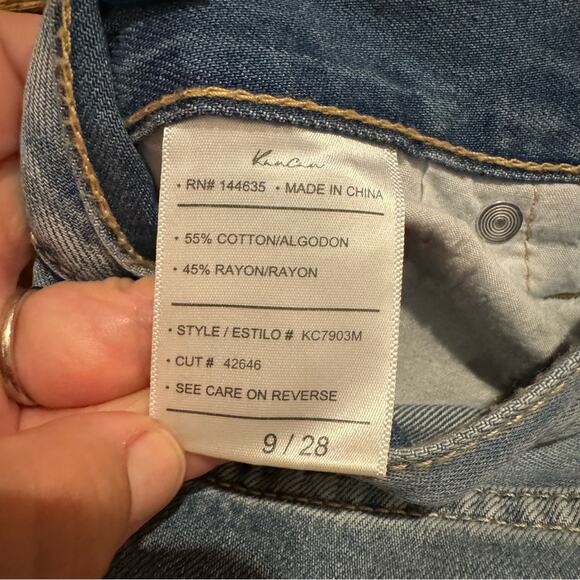 KanCan Jinx Ultra High Rise 90's Boyfriend Distressed Jeans Light Wash Size 9/28 - Picture 15 of 16